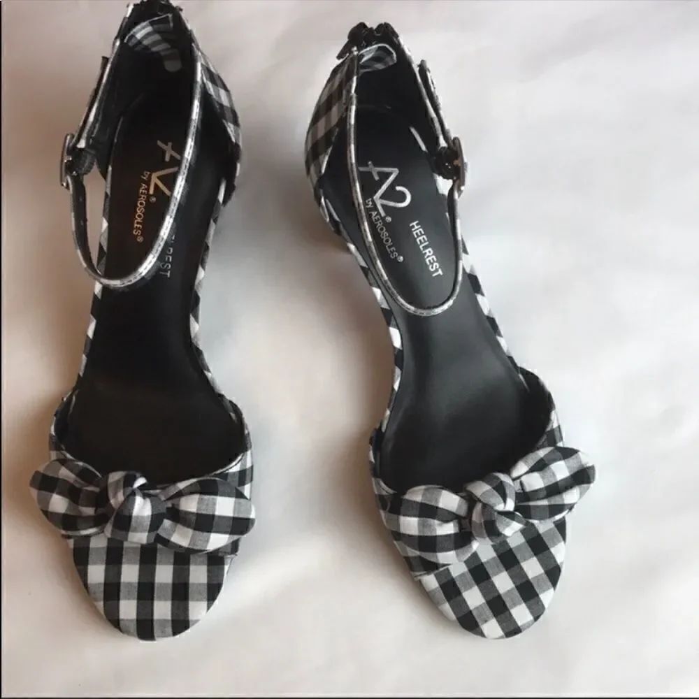 AEROSOLES BELLA BLACK AND WHITE SANDALS. … - Picture 3 of 6